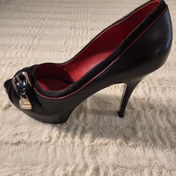 Shoes - Picture 4 of 7